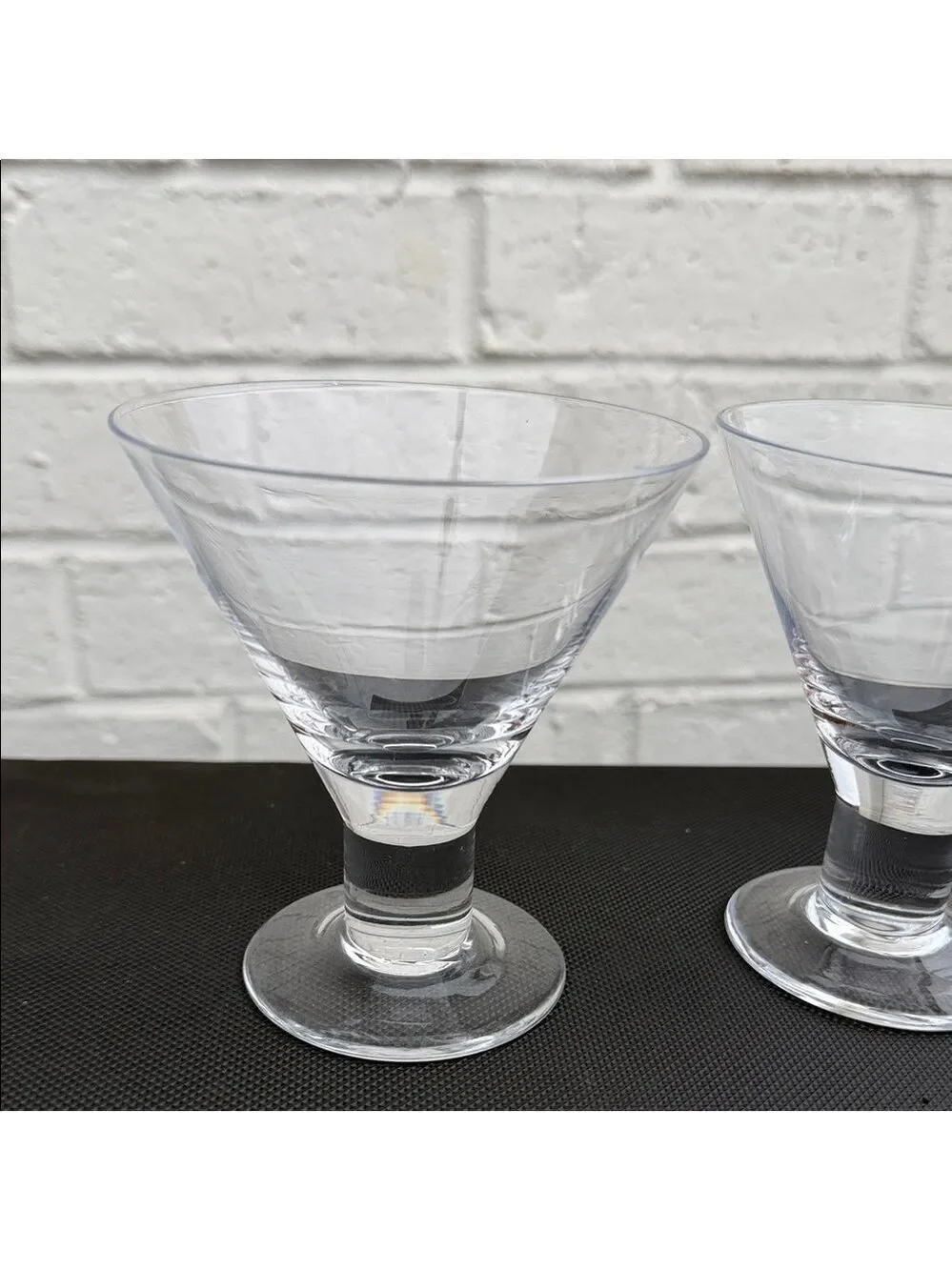 Pair of Stylish Crystal Clear 7 oz Martini/Cocktail Glasses Excellent Condition